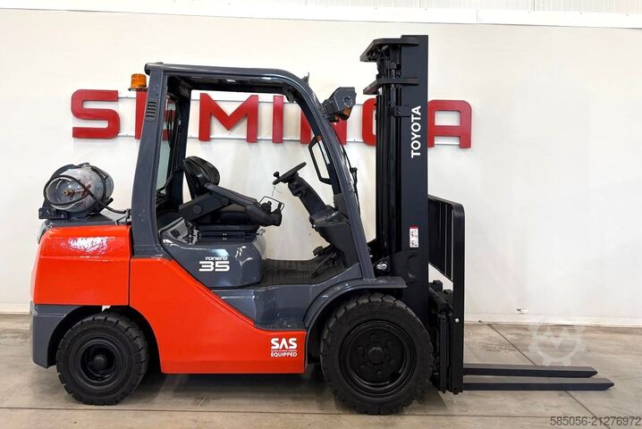 Forklift Toyota 11126 - 06-8FGJ35F06
