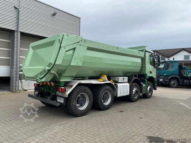 Camion benne MERCEDES-BENZ Arocs 3243 8x4 4 Achs Muldenkipper 18 m³, deutsc