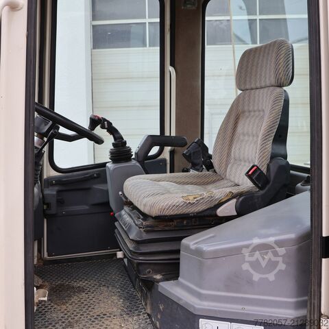 ładowarka Schaeff SKL833