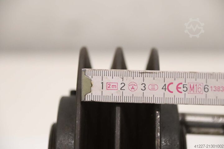 Kéthornyú ékszíjtárcsa Ø153 mm unbekannt V-Riemenscheibe mit variabler Steigung