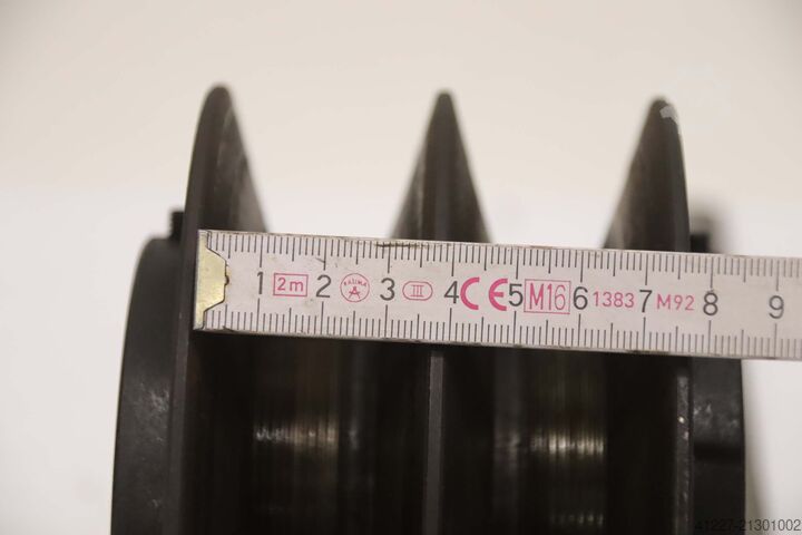Kéthornyú ékszíjtárcsa Ø153 mm unbekannt V-Riemenscheibe mit variabler Steigung