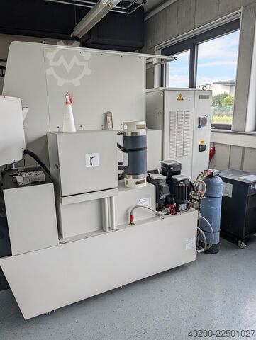 Drutowa wycinarka elektroerozyjna FANUC ROBOCUT α-1iD