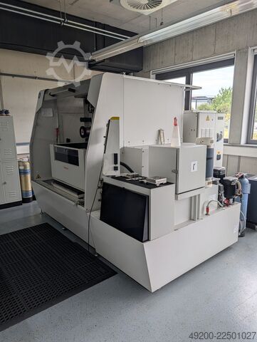 Drutowa wycinarka elektroerozyjna FANUC ROBOCUT α-1iD