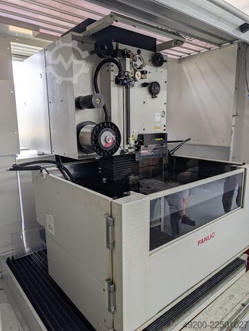 Drutowa wycinarka elektroerozyjna FANUC ROBOCUT α-1iD