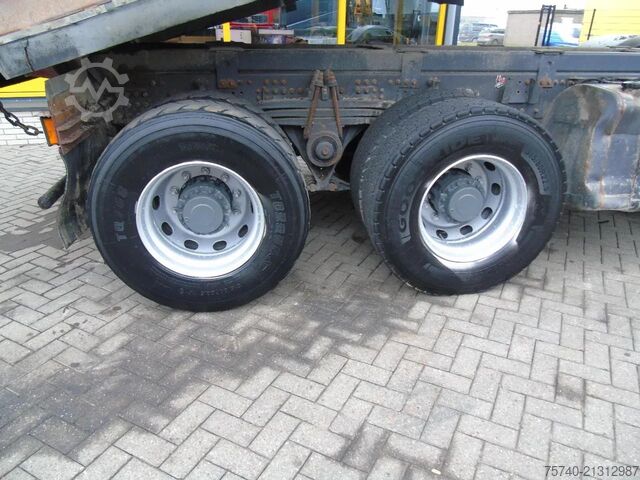 Kipper Renault Kerax 410DXI + 8X4 + MANUAL + SPRING