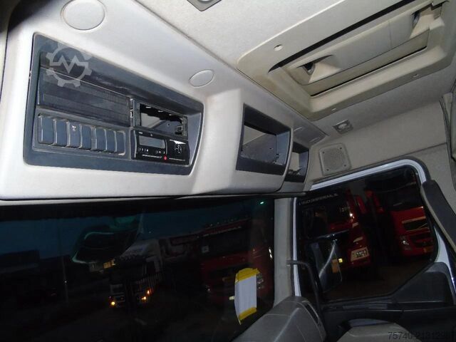 Kipper Renault Kerax 410DXI + 8X4 + MANUAL + SPRING