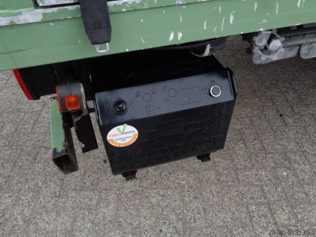 Gesloten bak Mercedes-Benz Atego 822 + Euro 5 + Dhollandia lift