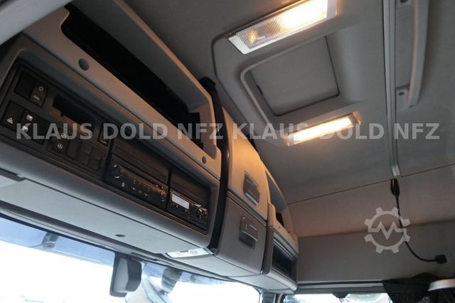 Standard tractor unit RENAULT T 460 Retarder 2-Tank Kühlbox Euro 6