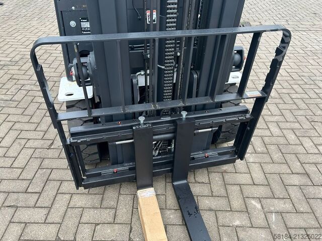 Elektrische vorkheftruck met 4 wielen Bobcat B15NS