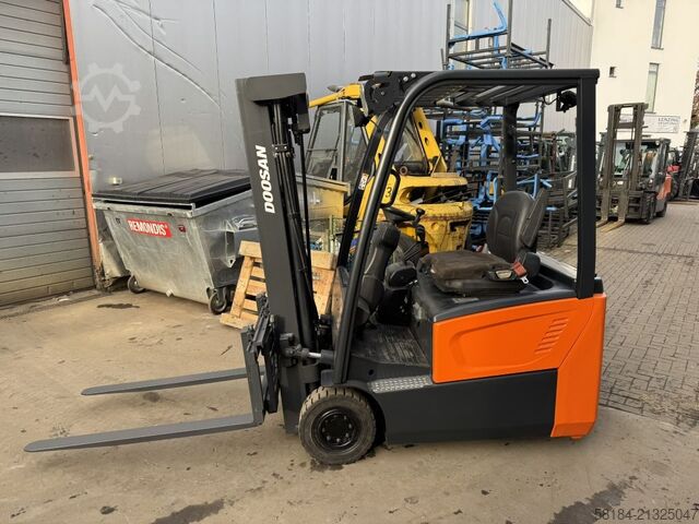 Elektrische vorkheftruck 3 wielen Doosan B15T-7