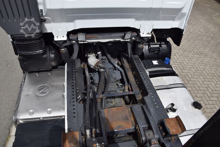 Billenő teherautó Iveco Stralis 510 Highway HiabAbrollkipper 6X4