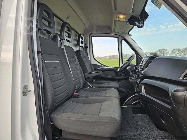 βαλίτσα IVECO DAILY 35S14       Bakwagen Laadklep!