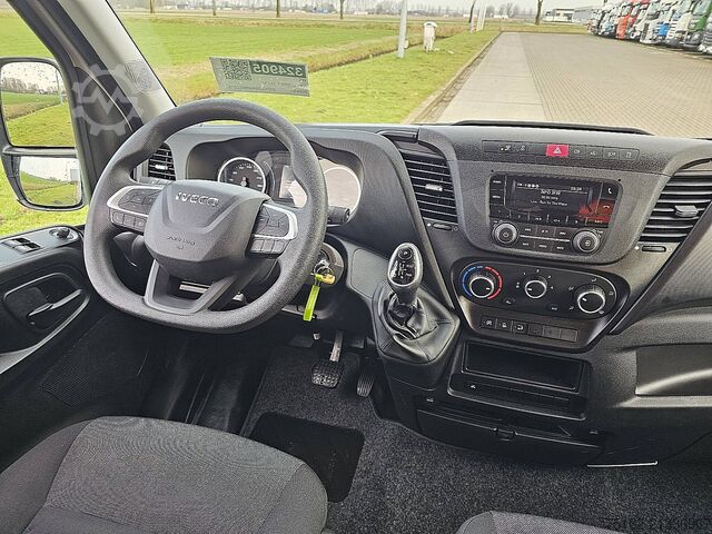 βαλίτσα IVECO DAILY 35S14       Bakwagen Laadklep!