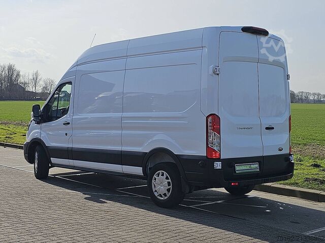 Kombi s vysokou střechou FORD TRANSIT 2.0 L3H3 RWD Navi