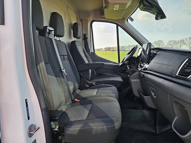 Kombi s vysokou střechou FORD TRANSIT 2.0 L3H3 RWD Navi
