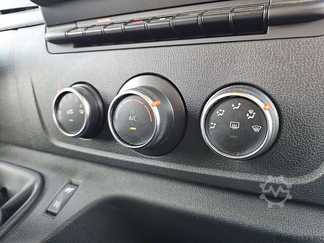 Kufr RENAULT MASTER 2.3 Bakwagen Laadklep!