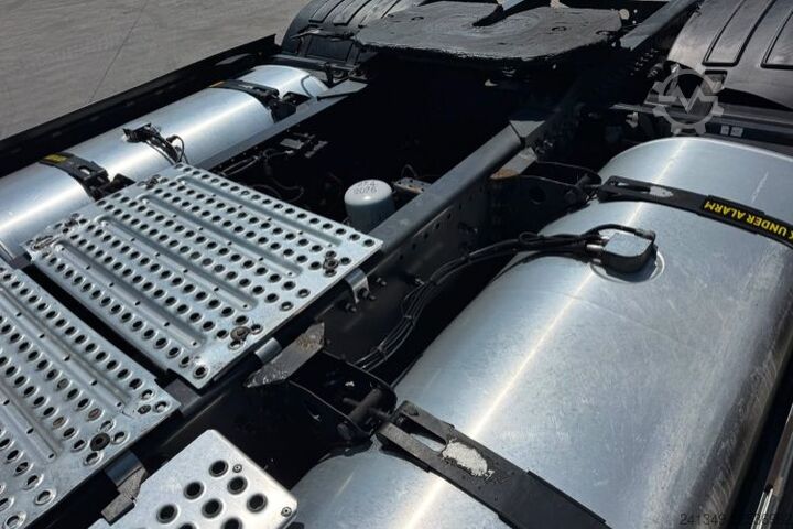 Τυπική μονάδα τράκτορα VOLVO FH-460 XXL 2x Tanks 1200L