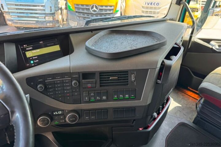 Τυπική μονάδα τράκτορα VOLVO FH-460 XXL 2x Tanks 1200L