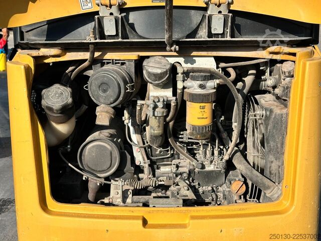 Μίνι εκσκαφέας CATERPILLAR 301.7D Gummikette / 2 Löffel / Schwenkschaufel