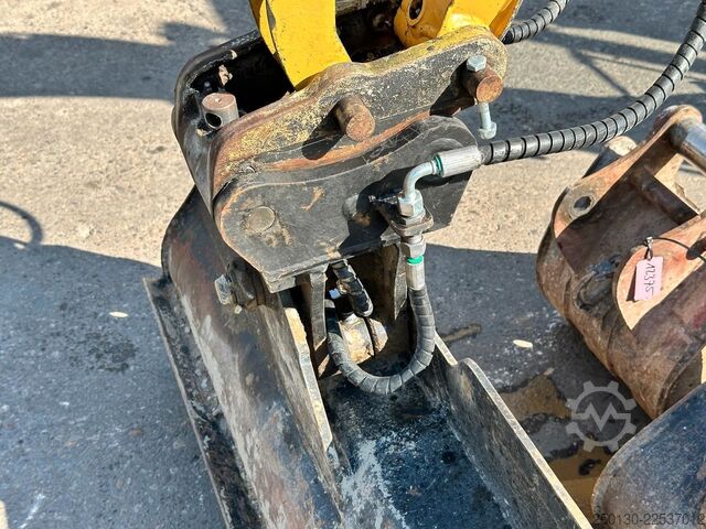 Μίνι εκσκαφέας CATERPILLAR 301.8C Gummikette / 2 Löffel / Schwenkschaufel
