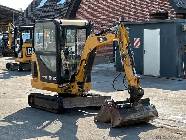 Μίνι εκσκαφέας CATERPILLAR 301.8C Gummikette / 2 Löffel / Schwenkschaufel