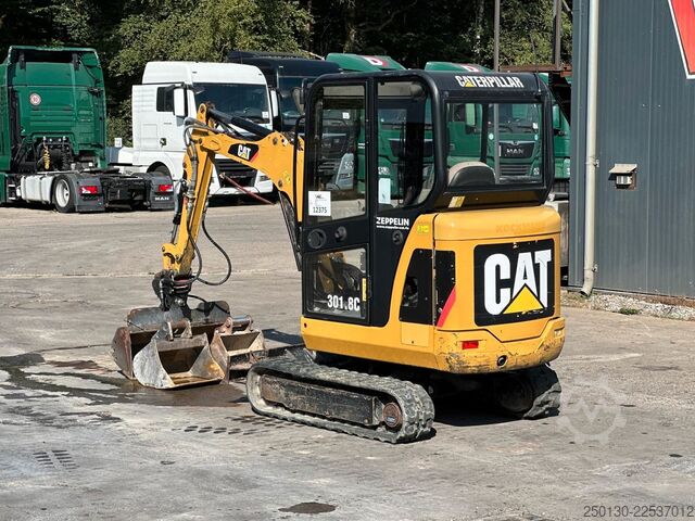 Μίνι εκσκαφέας CATERPILLAR 301.8C Gummikette / 2 Löffel / Schwenkschaufel