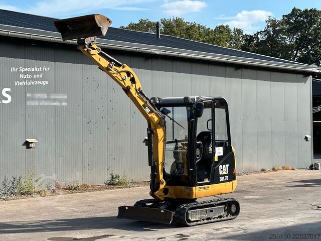 Μίνι εκσκαφέας CATERPILLAR 301.7D Gummikette / 2 Löffel / Schwenkschaufel