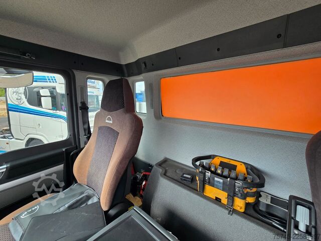Truck mounted crane MAN TGS 26.360 *  HYVA-KRAN * 19.3M * FERNBEDIENUNG