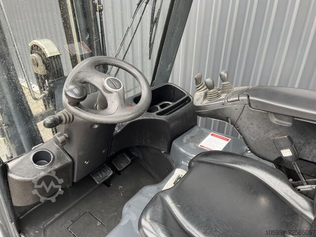 Electric 3-wheel forklift Linde E16-02