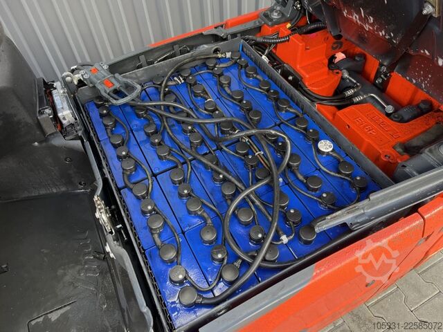 Electric 4-wheel forklift Linde E16P-02