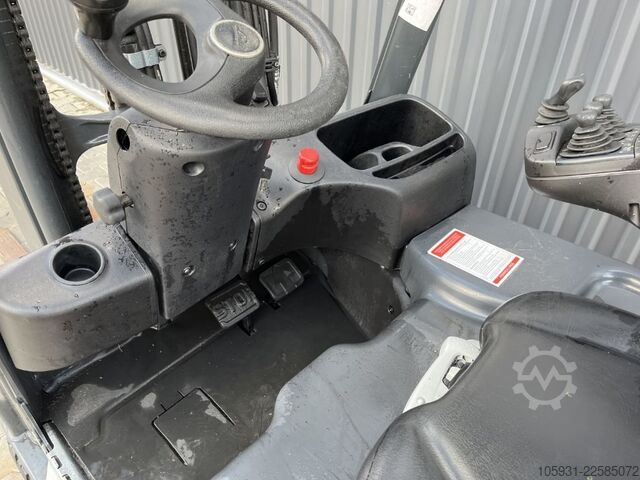 Electric 4-wheel forklift Linde E16P-02