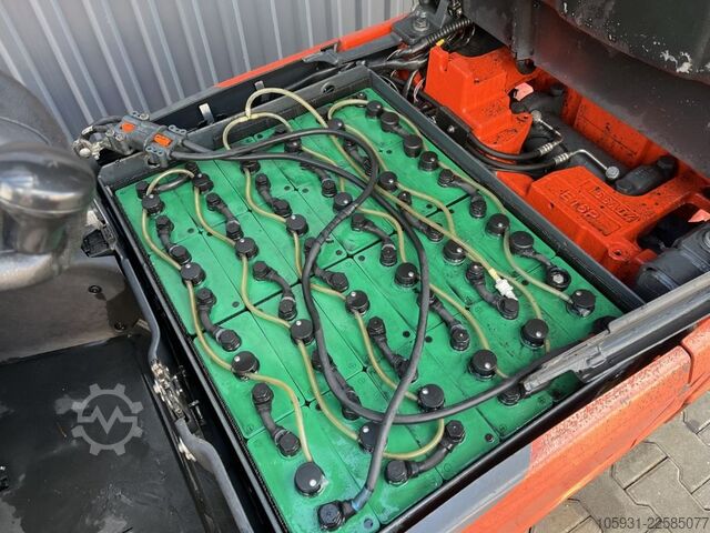 Electric 4-wheel forklift Linde E16P-02