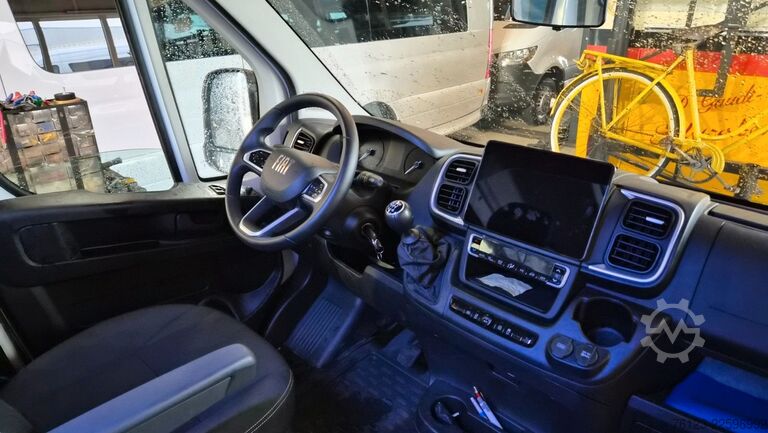 Kleinbus FIAT Ducato 9 Sitzer Mobility Airlineboden Rolli