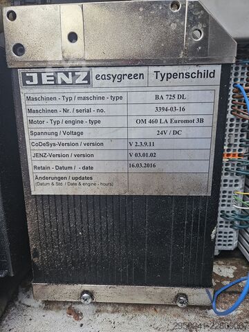 Rozdrabniacz do drewna Jenz Ba 725 diesel