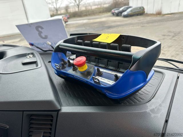 Camion benne à bras amovible MERCEDES-BENZ Arocs 3243 8x2 / M-Tec HLS 20 Silosteller + Funk