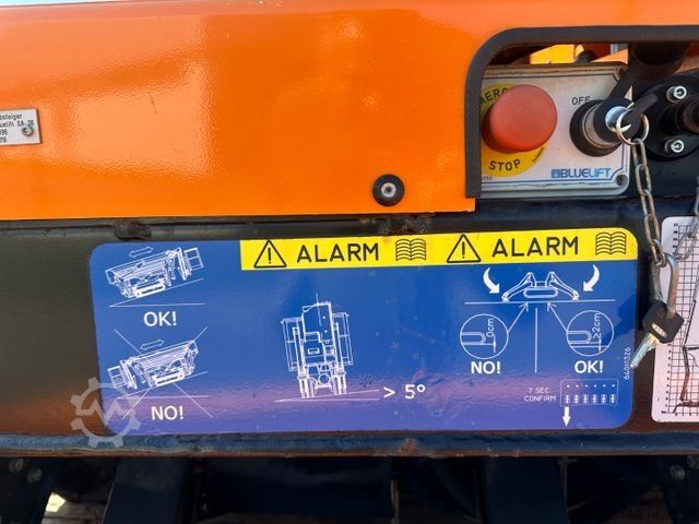 Vrachtwagenhoogwerker MERCEDES-BENZ Rutmann SA 26 / Raupenbühne / Funk