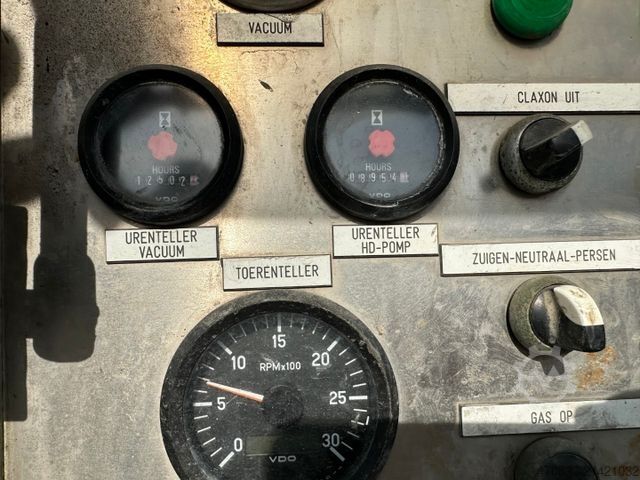 Vakuumtankbil MERCEDES-BENZ Actros 4141 K / 8x4 / KOKS Kombi