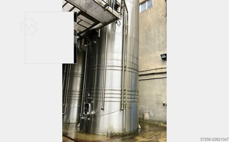 Lagertank 90m³ stainless steel tank with heating and a robust funnel