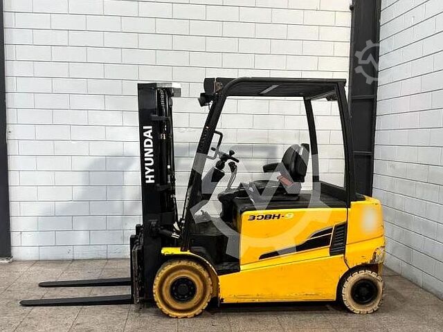 Targonca Hyundai 30BH-9