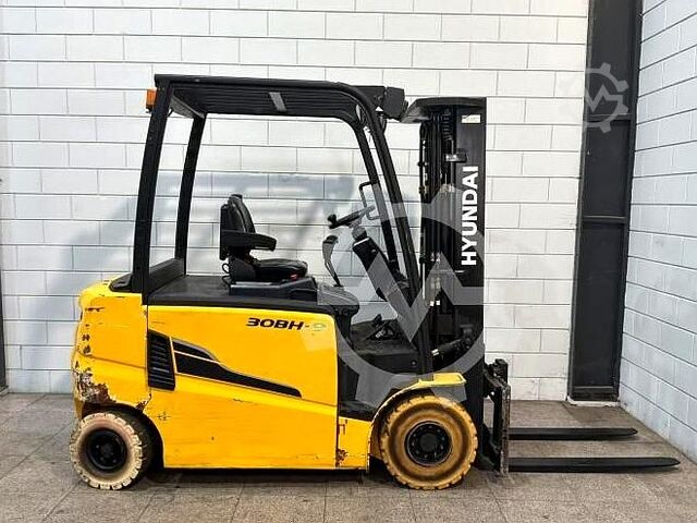 Targonca Hyundai 30BH-9