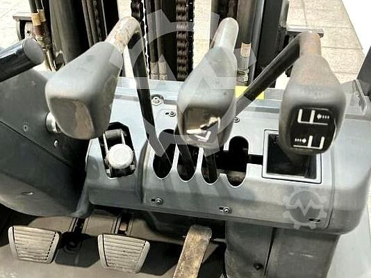 περονοφόρο ανυψωτικό Nissan UGD 02 A 30 PQ