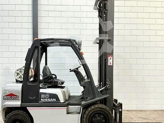 περονοφόρο ανυψωτικό Nissan UGD 02 A 30 PQ