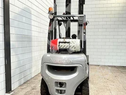 περονοφόρο ανυψωτικό Nissan UGD 02 A 30 PQ