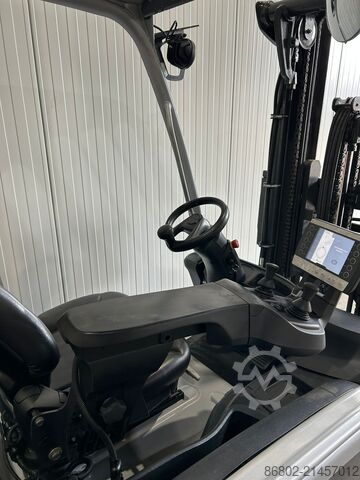 ηλεκτροκίνητο περονοφόρο ανυψωτικό με μετατοπιστή πιρούνων Still RX20-16