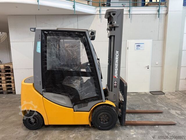 Dieseltruck Jungheinrich DFG 320 S / Halbkabine / 878 Std.