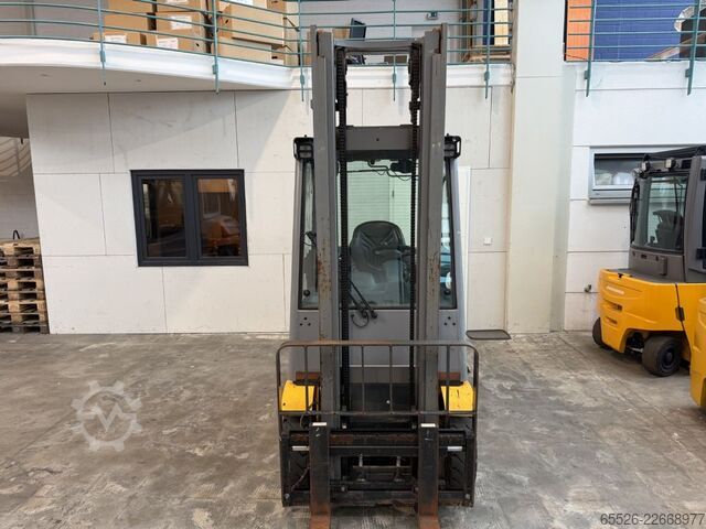 Dieseltruck Jungheinrich DFG 320 S / Halbkabine / 878 Std.