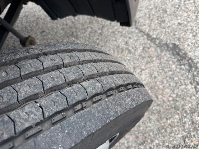 Vrachtwagen met bakwagen IVECO ML75E16/P E6 RS 3690 Koffer LBW nur 62TKM