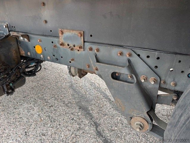 Vrachtwagen met bakwagen IVECO ML75E16/P E6 RS 3690 Koffer LBW nur 62TKM