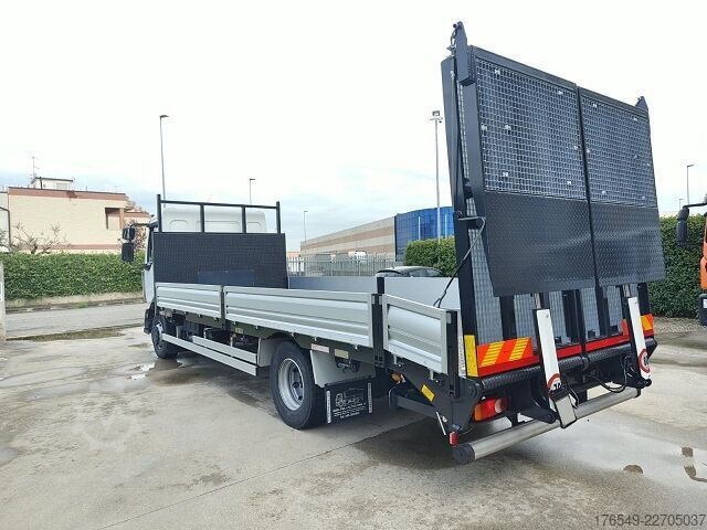 Laadplatform met oprijplaten voor voertuigtransport Renault D16-240