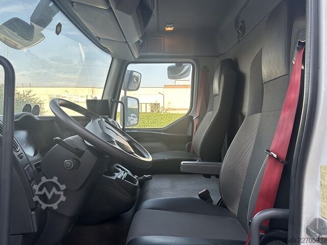 Laadplatform met oprijplaten voor voertuigtransport Renault D16-240
